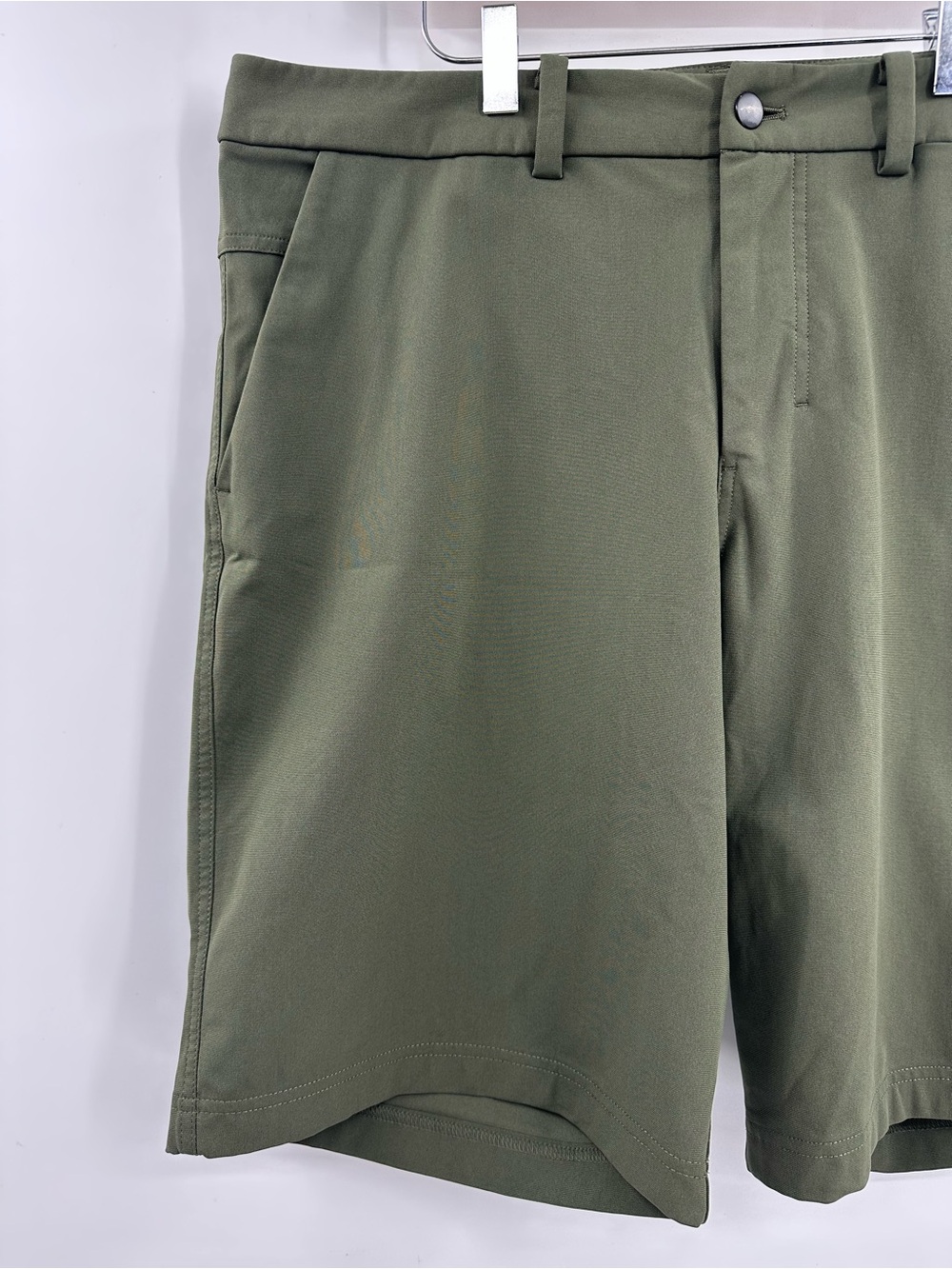 Men’s lululemon athletica Olive Green Flat-Front ABC? Shorts - Picture 2 of 9
